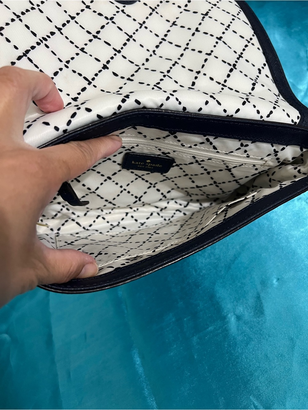 kate spade navy shoulder bag with gold chain strap - Picture 4 of 6